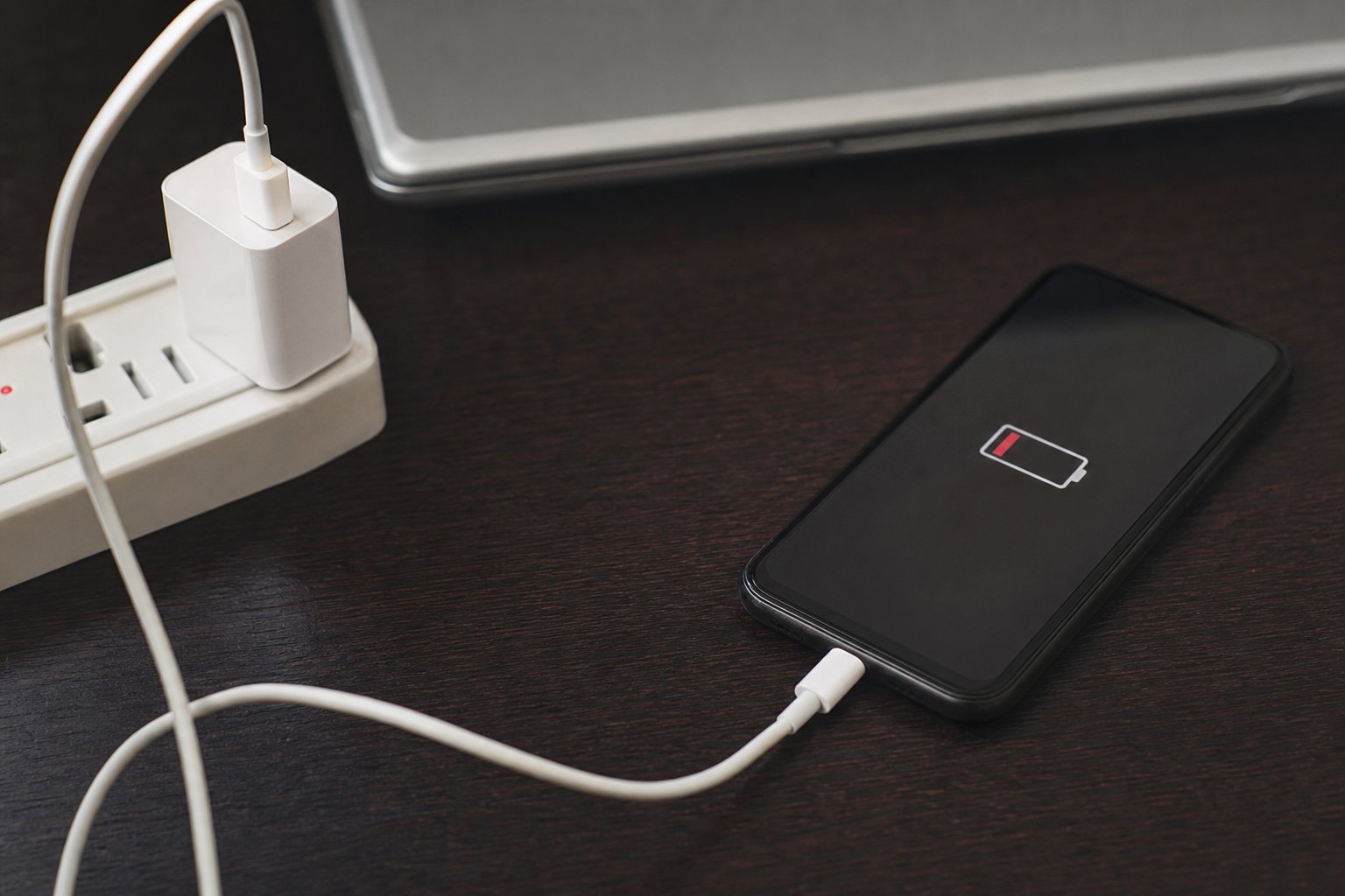 Celular não carrega nem no carregador rápido: entenda a questão além do óbvio